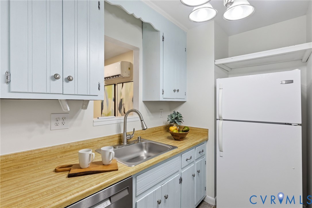 4900 Genlou Cir