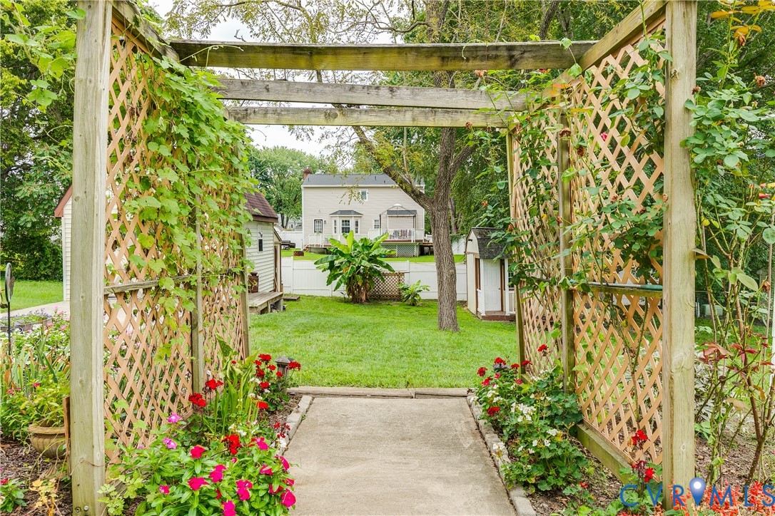 6496 Marie Ln