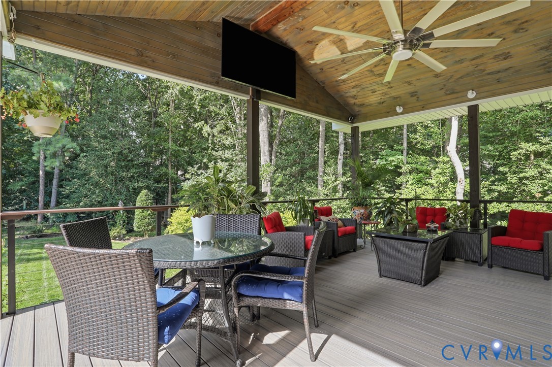 8024 Hampton Meadows Ln