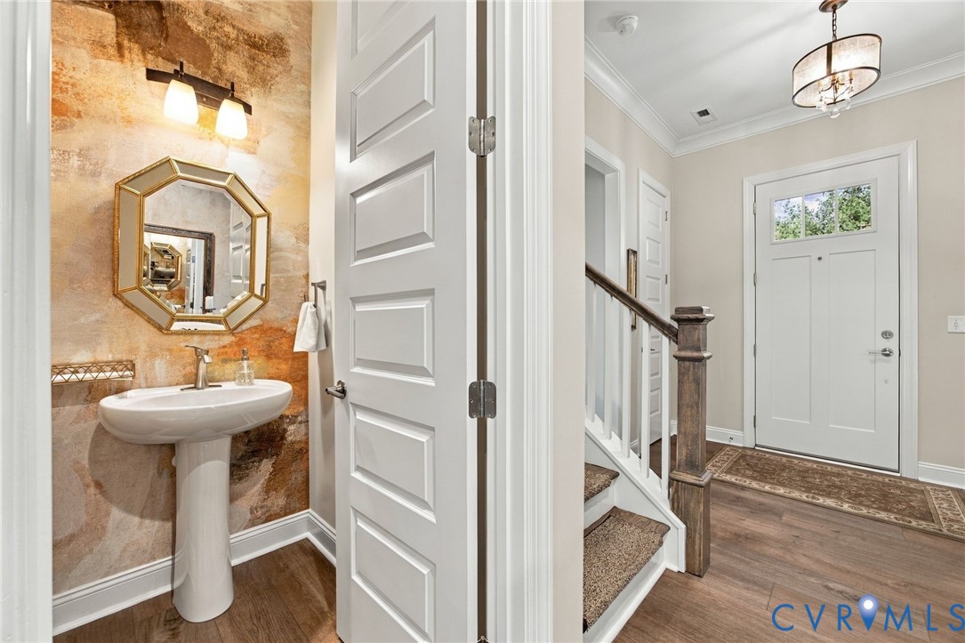 900 Landon Laurel Ln