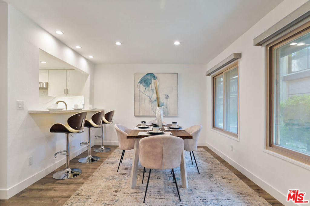 6716 Clybourn Avenue 124