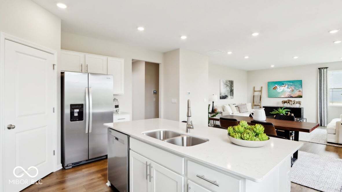 1608 Buttons Drive