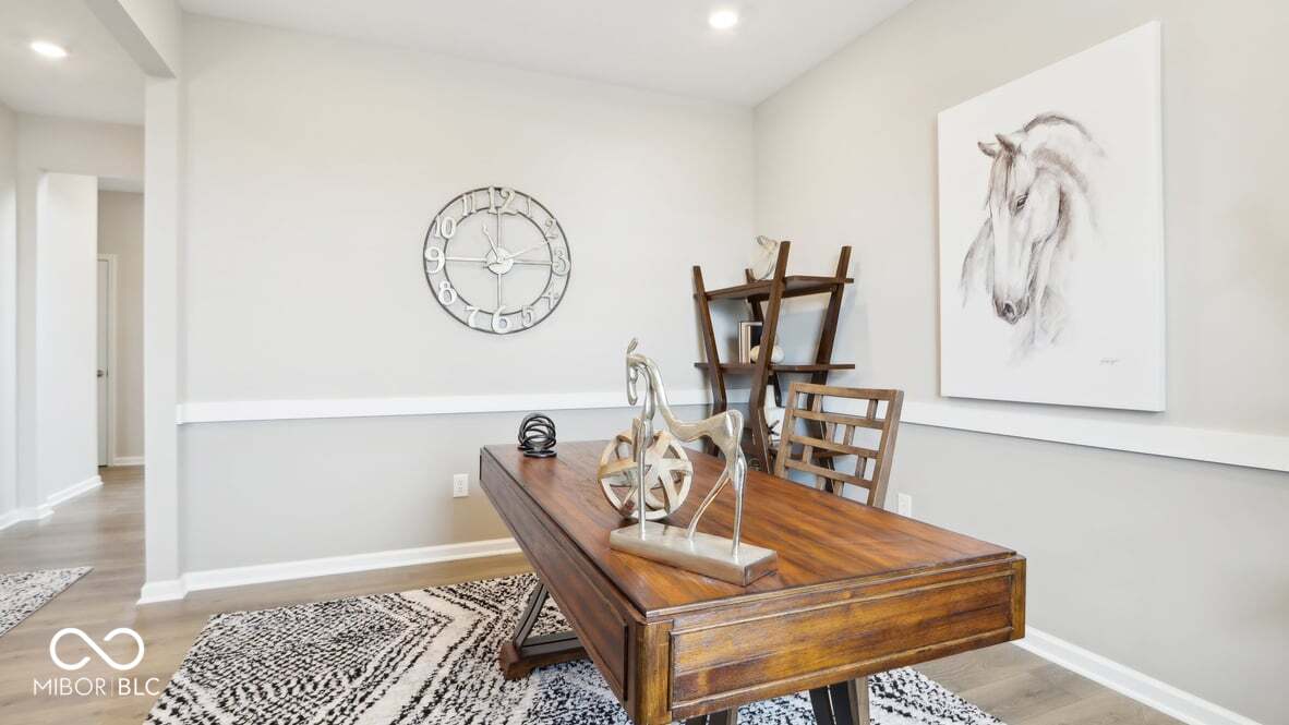 1608 Buttons Drive