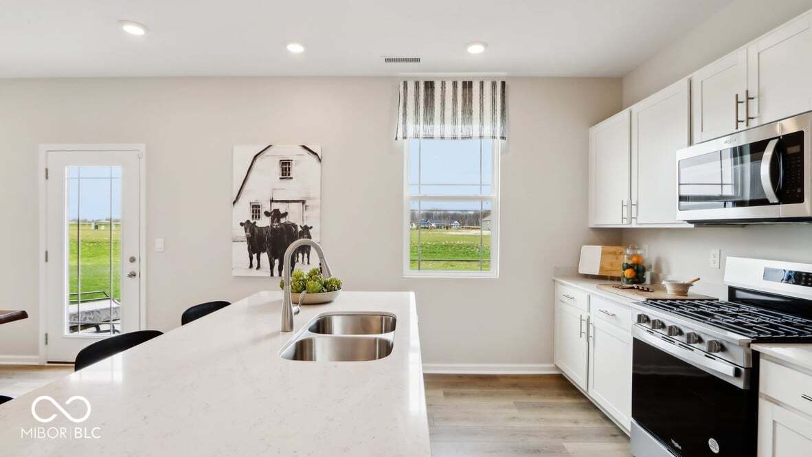 1608 Buttons Drive
