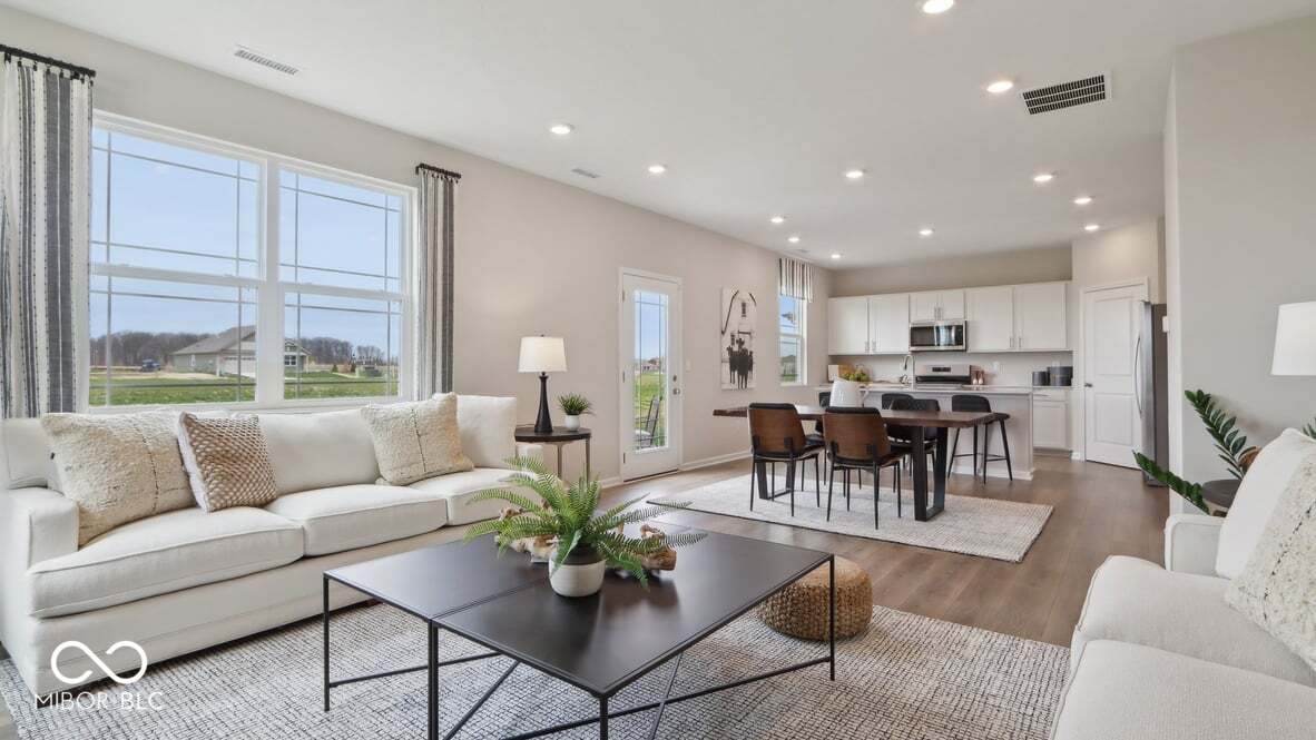 1608 Buttons Drive