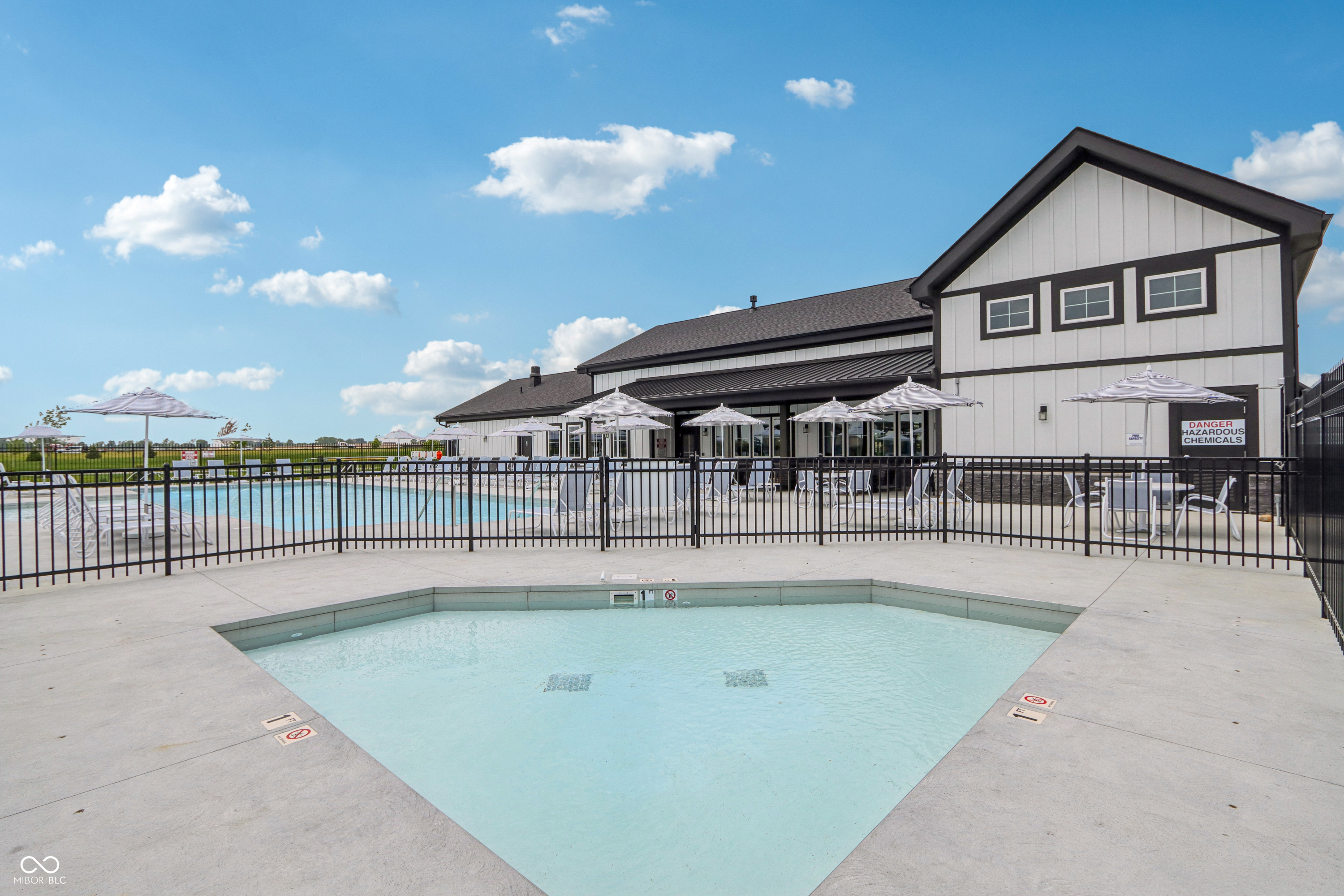 1608 Buttons Drive