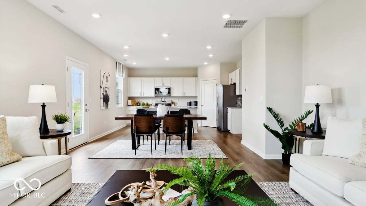 1608 Buttons Drive