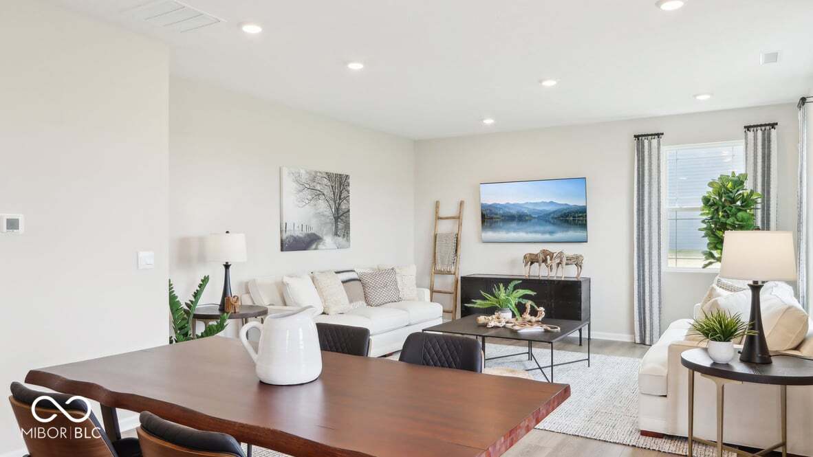 1608 Buttons Drive