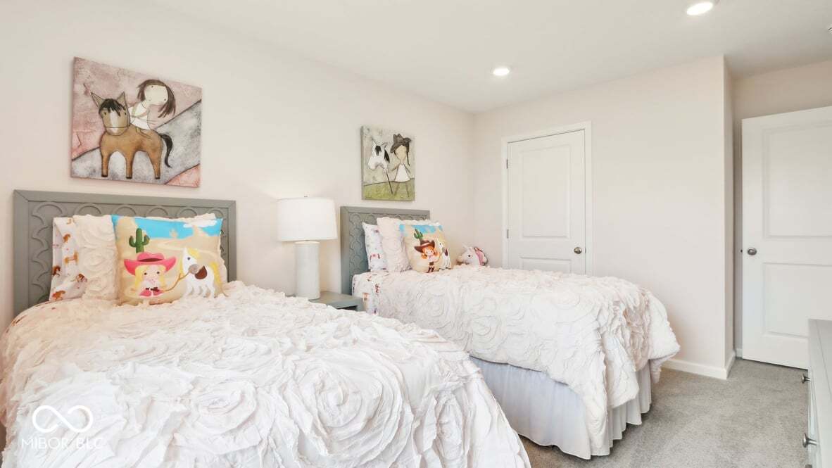 1608 Buttons Drive