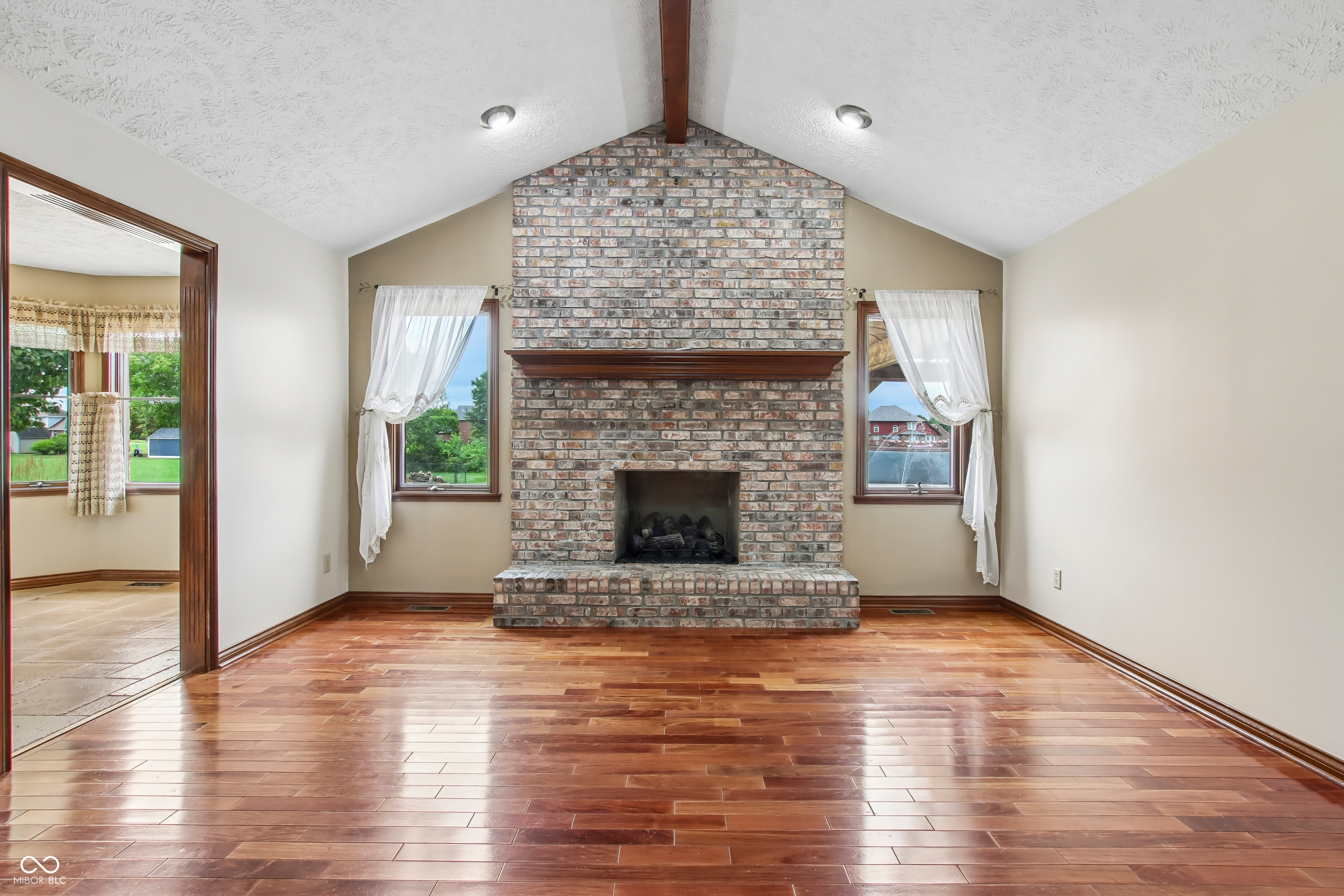 3746 Country Lane