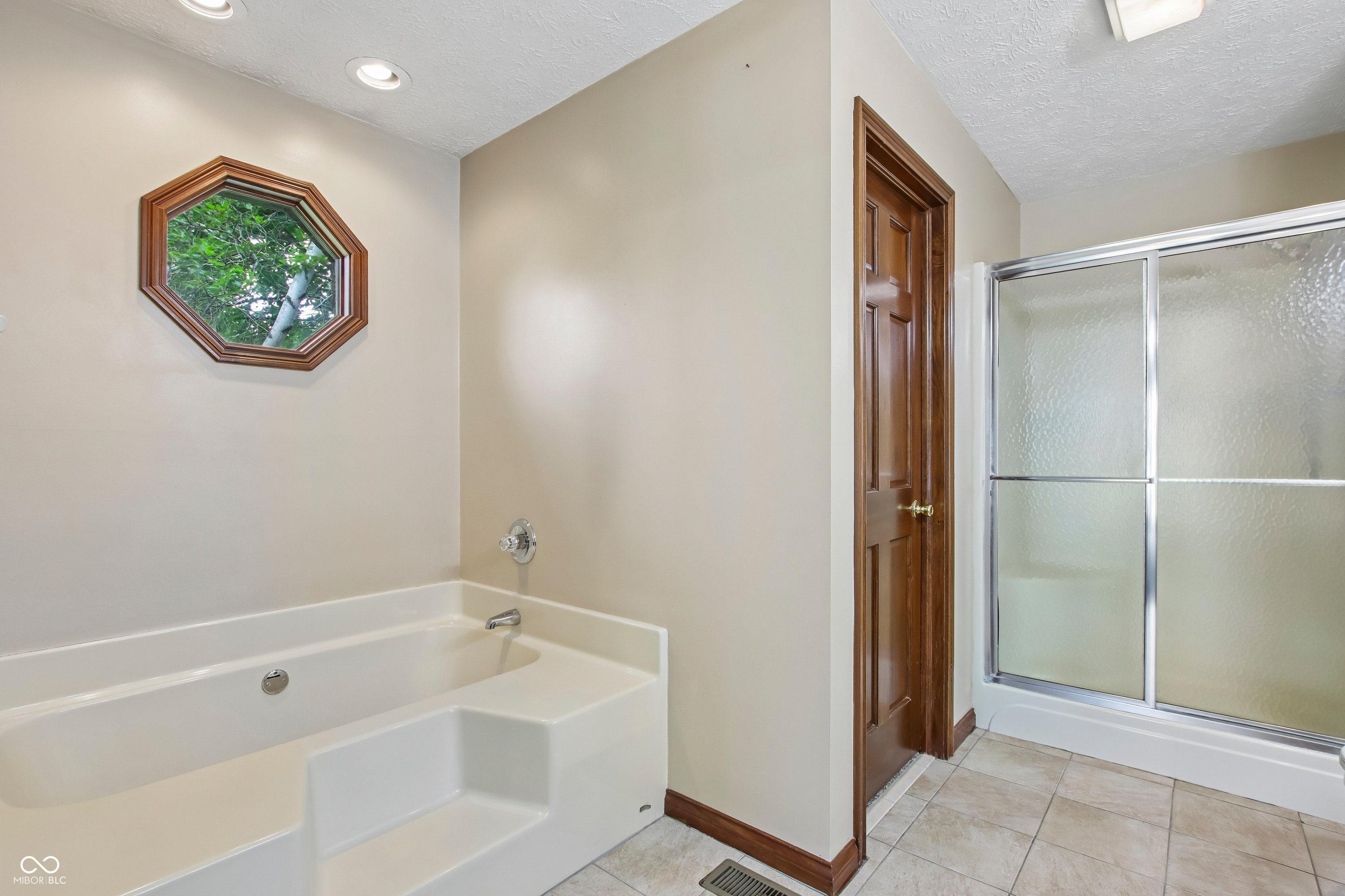 3746 Country Lane