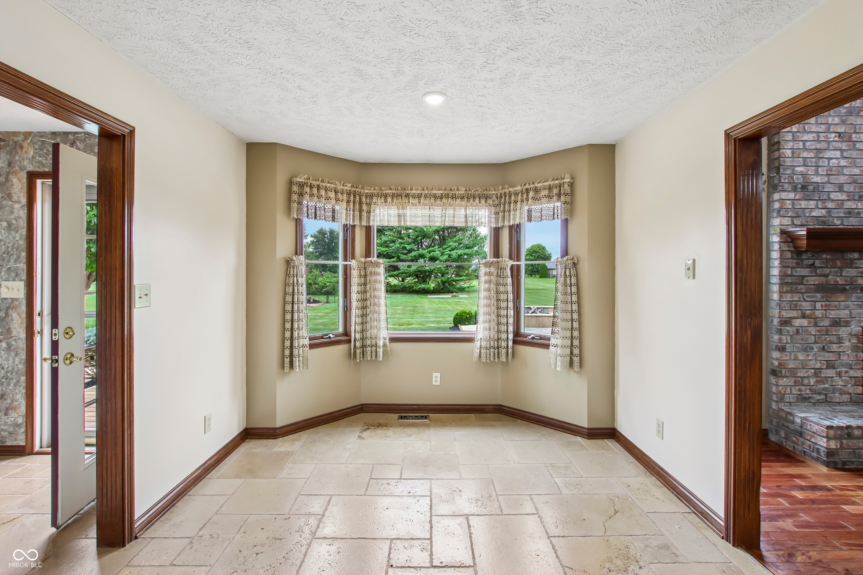 3746 Country Lane