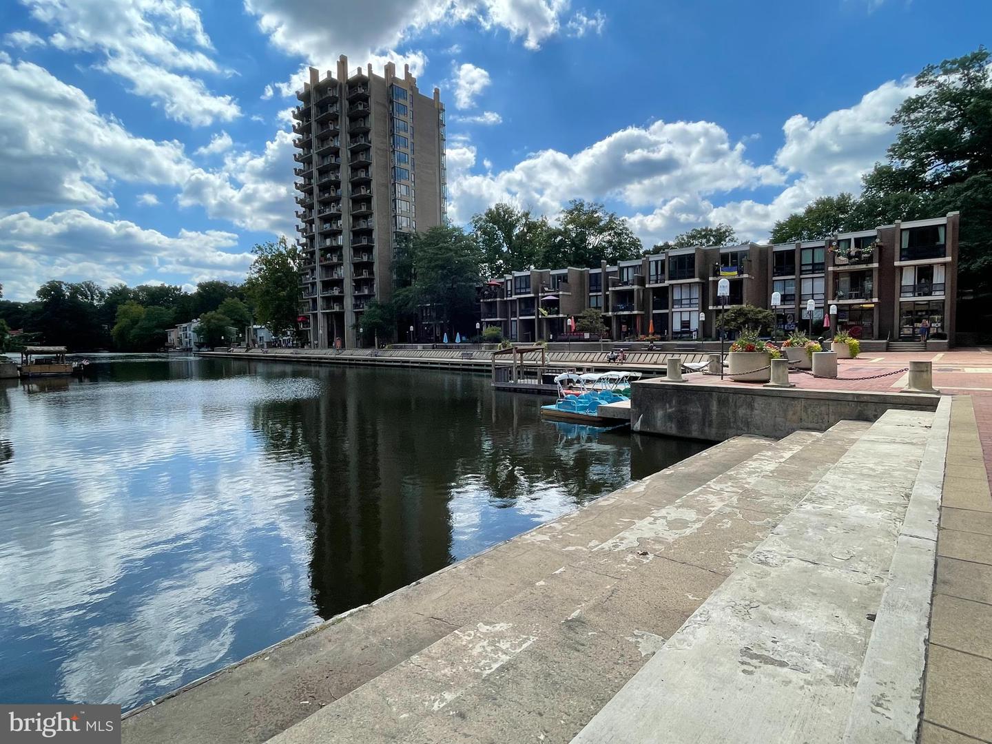 1583 Brass Lantern Way