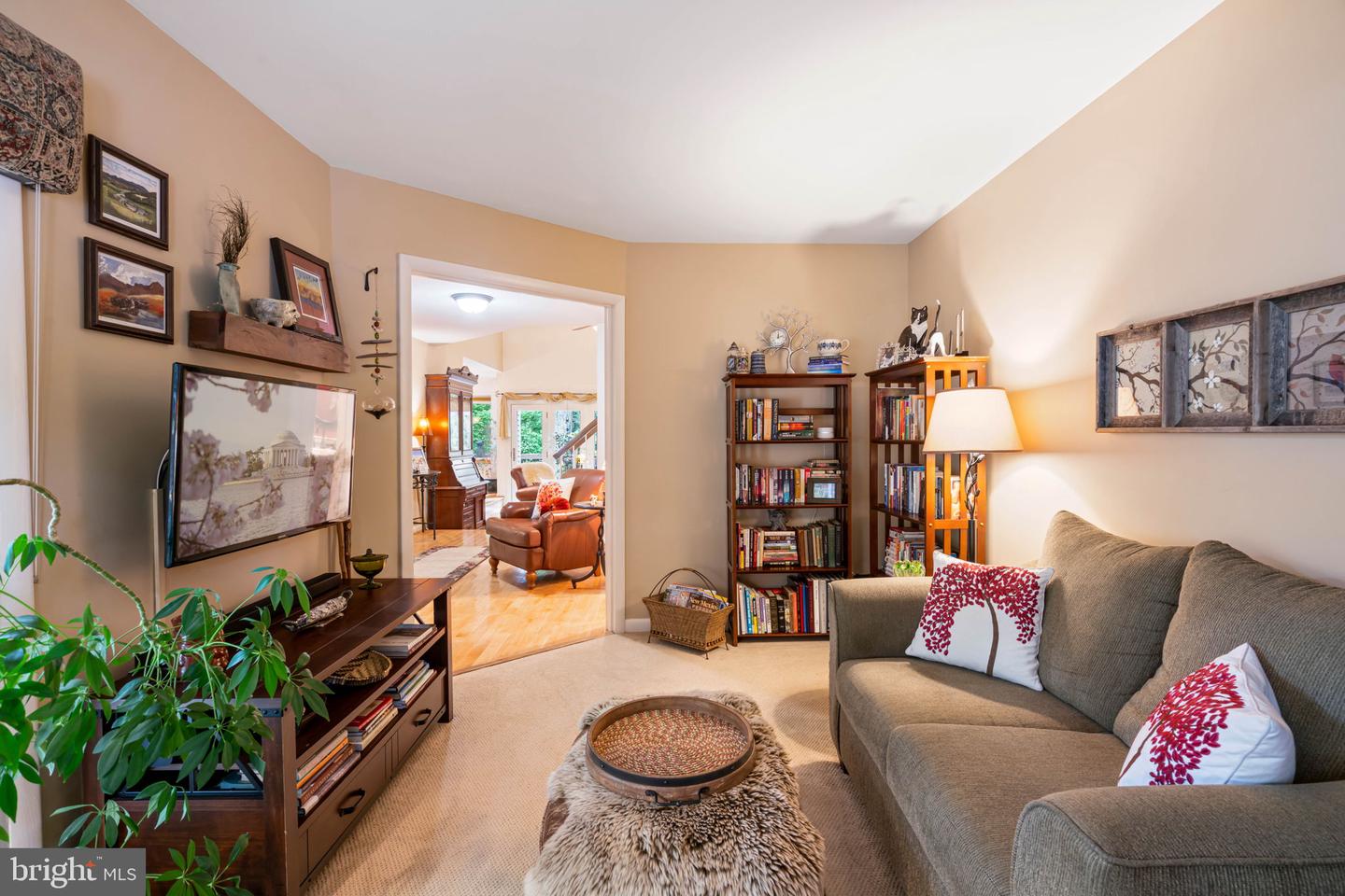 1583 Brass Lantern Way