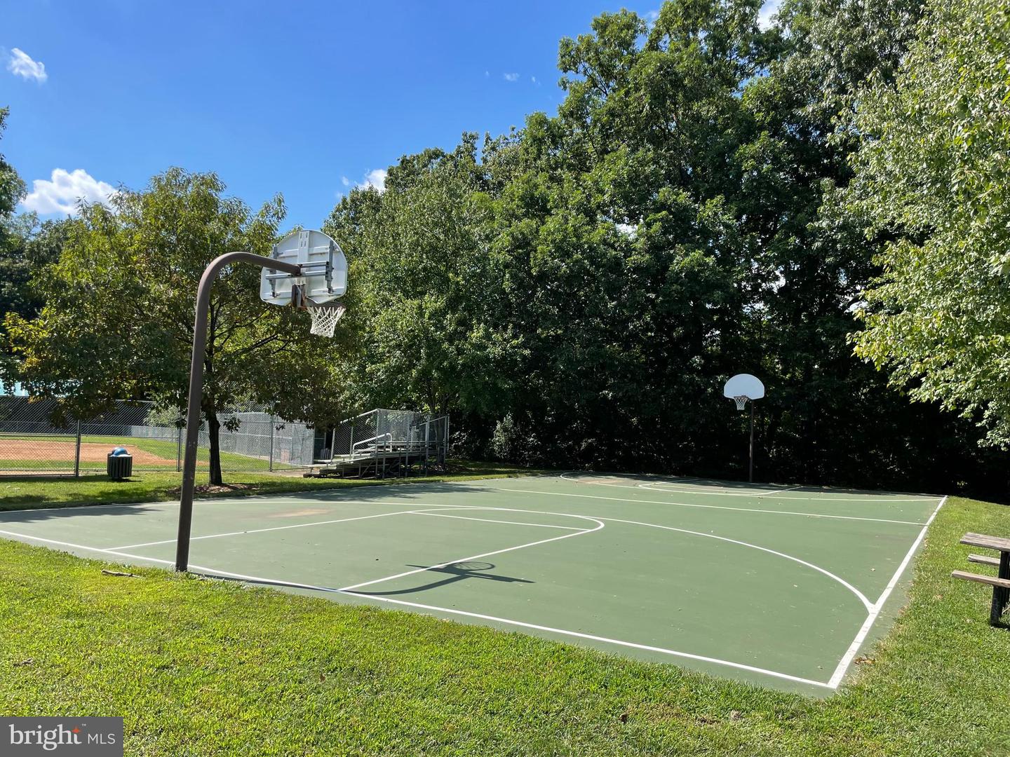 1583 Brass Lantern Way