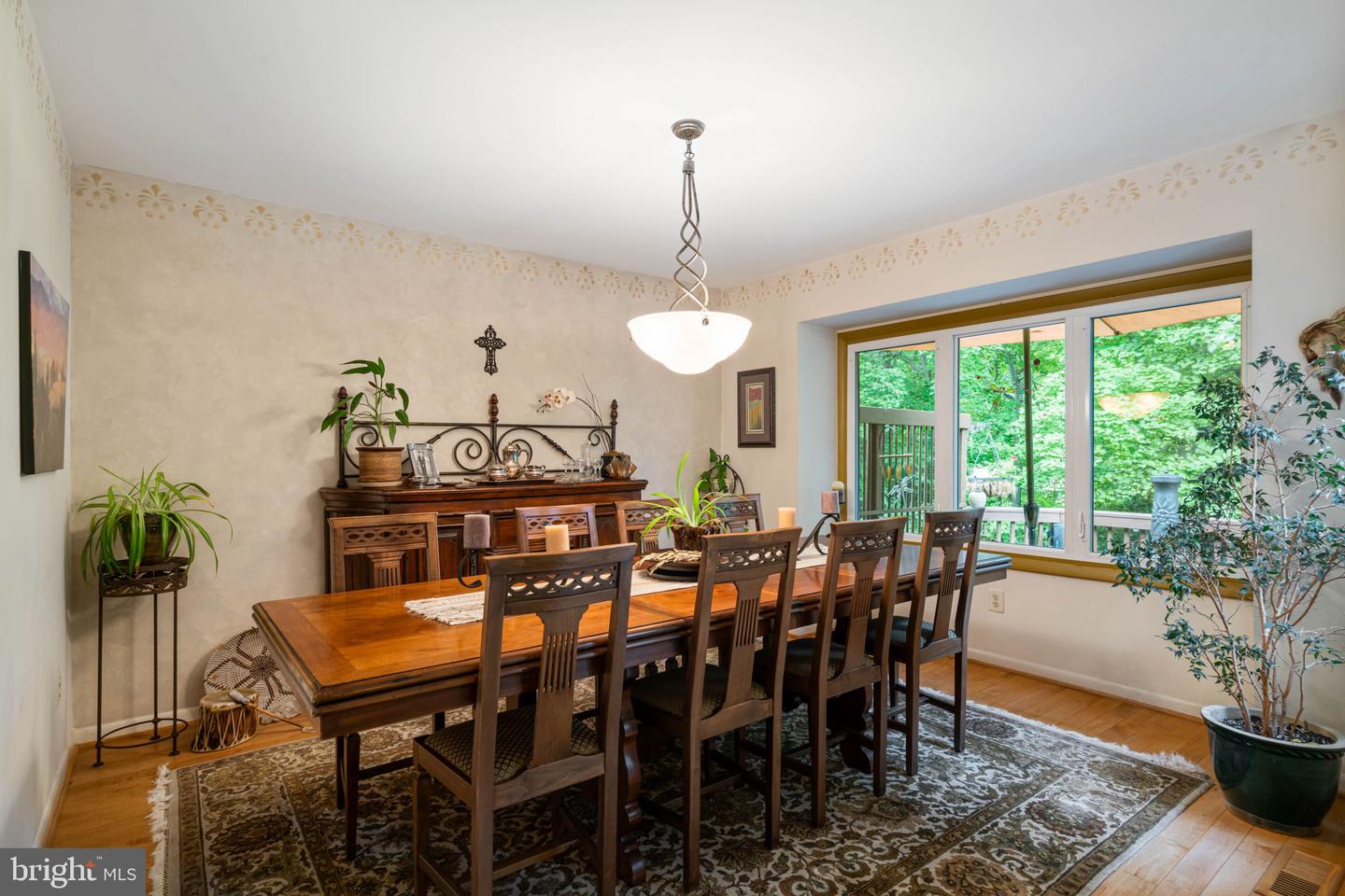 1583 Brass Lantern Way