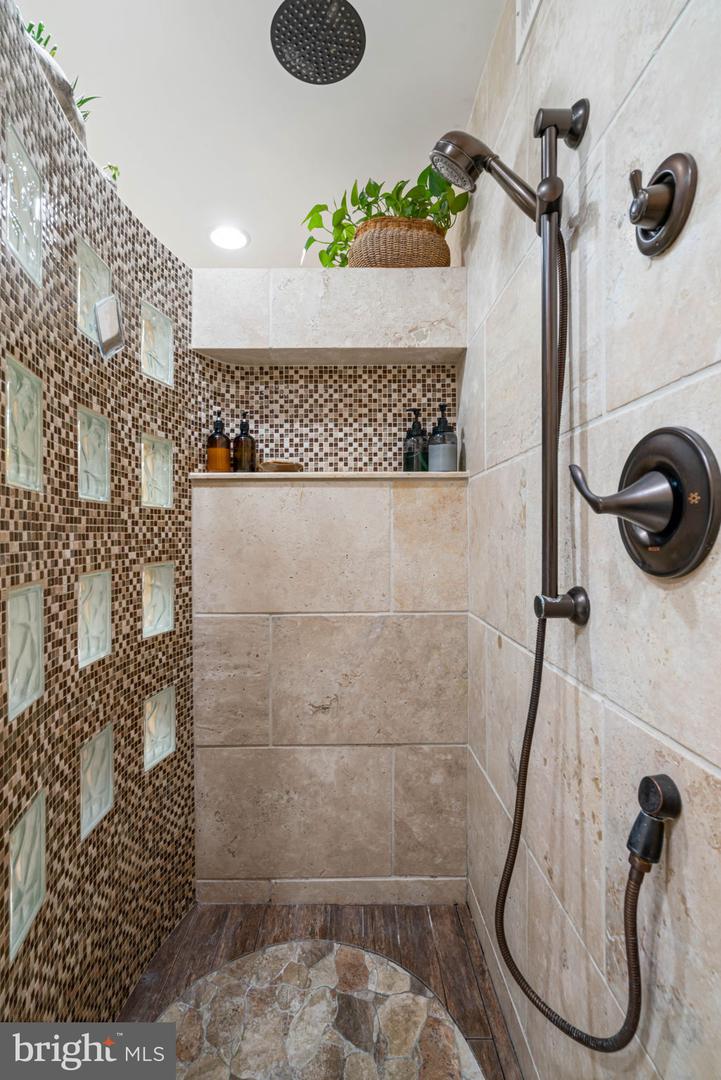 1583 Brass Lantern Way