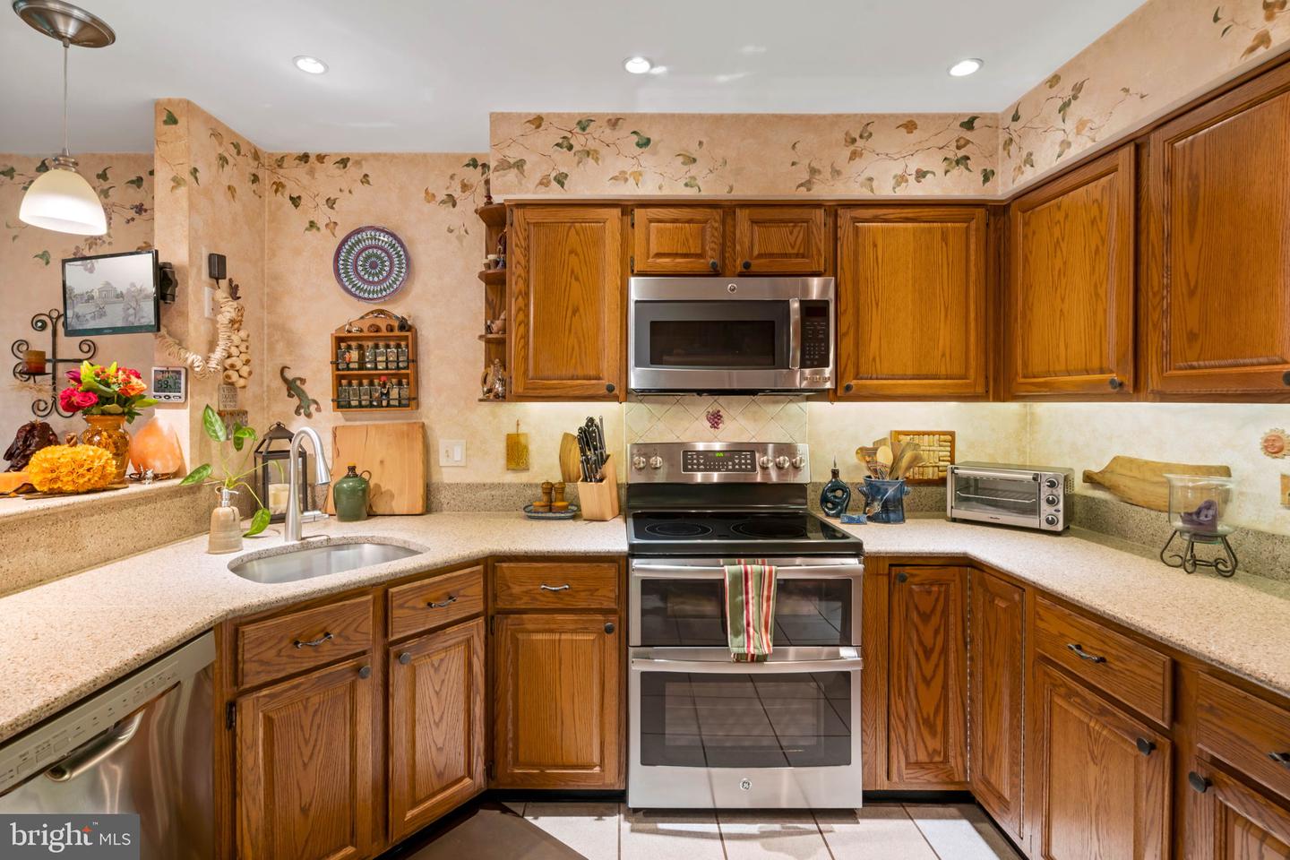 1583 Brass Lantern Way