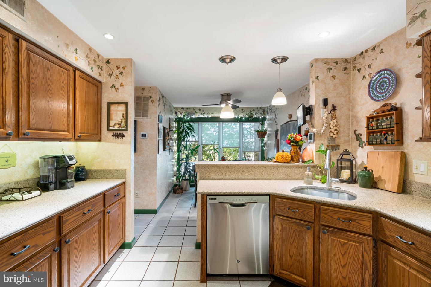 1583 Brass Lantern Way