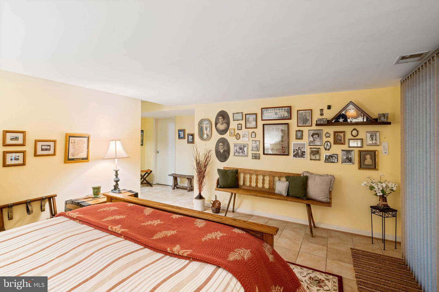 1583 Brass Lantern Way