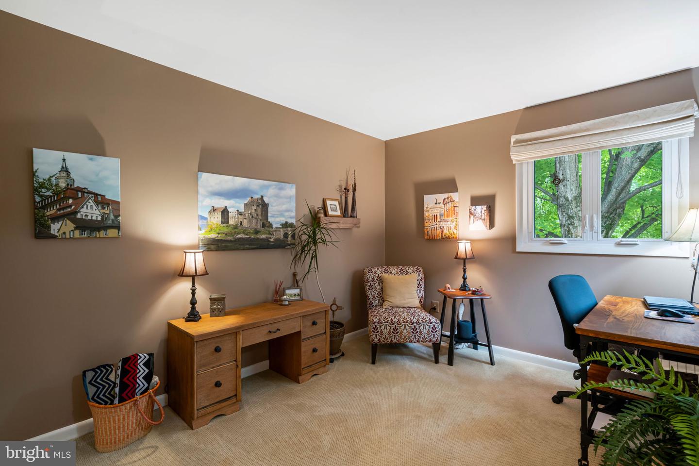 1583 Brass Lantern Way