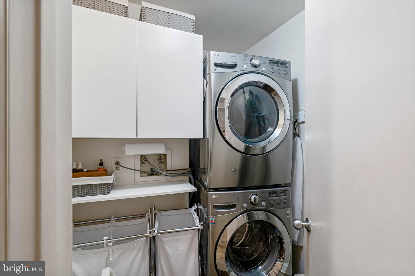 1583 Brass Lantern Way