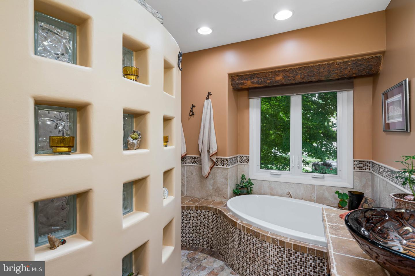 1583 Brass Lantern Way