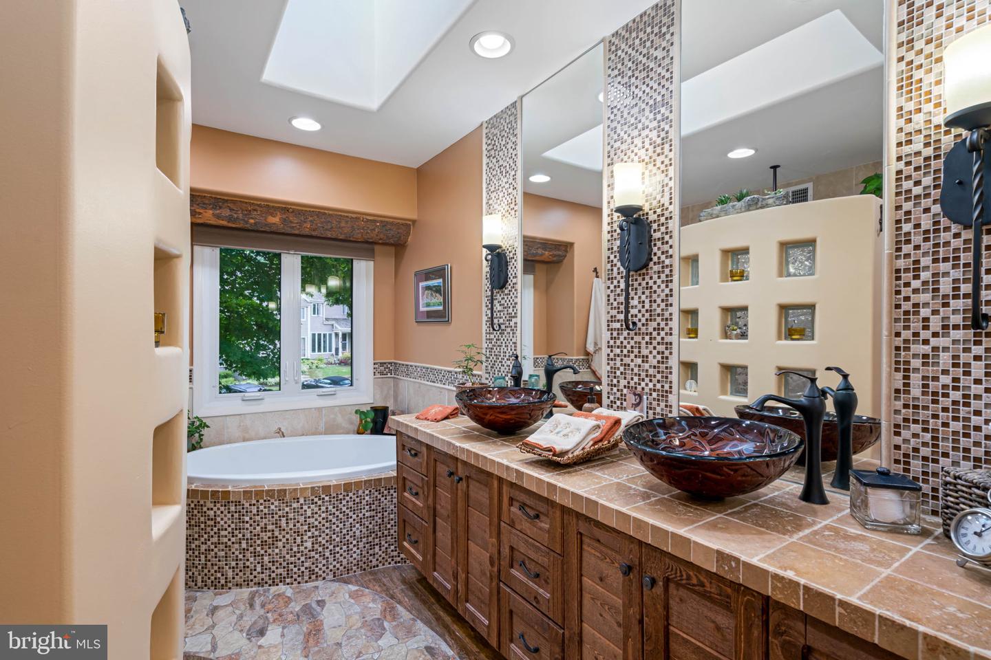 1583 Brass Lantern Way