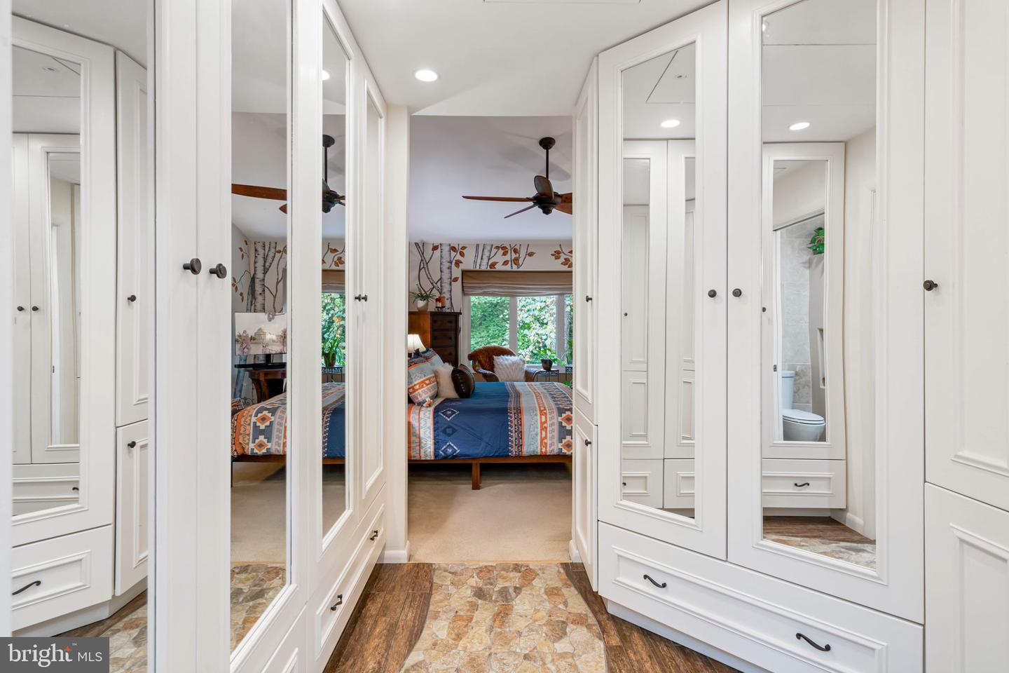 1583 Brass Lantern Way