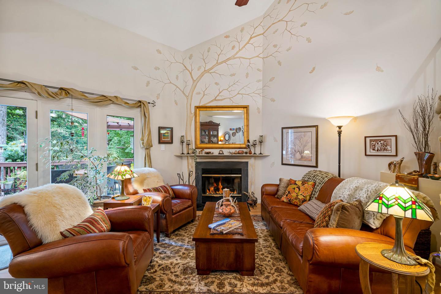 1583 Brass Lantern Way