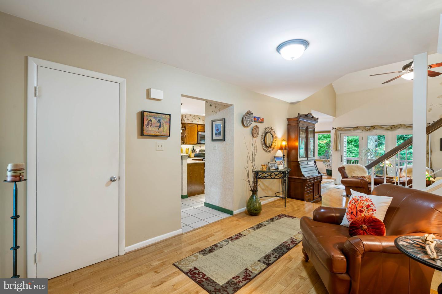 1583 Brass Lantern Way