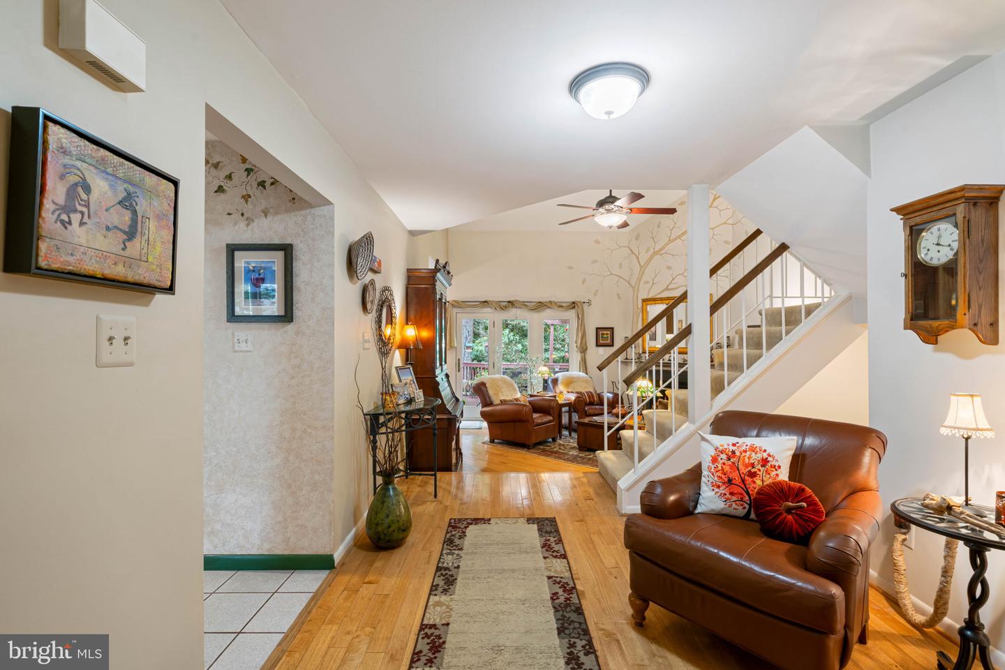 1583 Brass Lantern Way