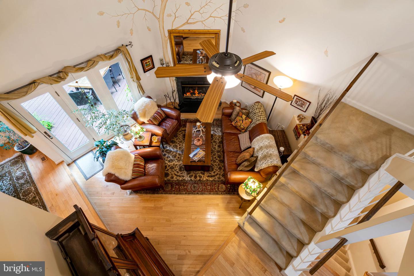 1583 Brass Lantern Way