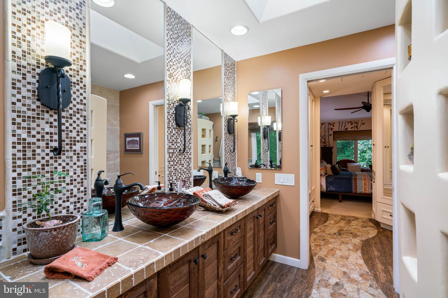 1583 Brass Lantern Way