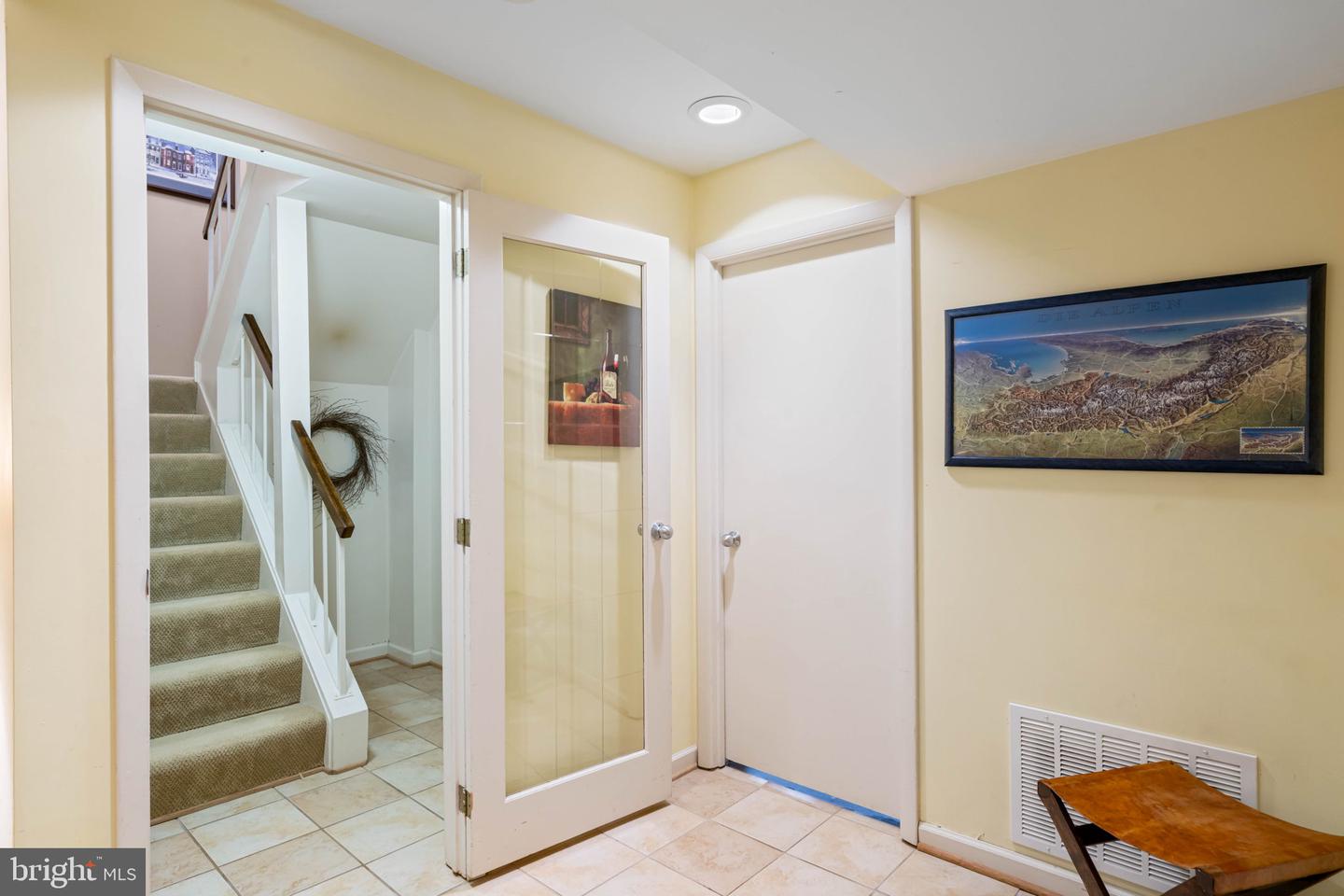 1583 Brass Lantern Way