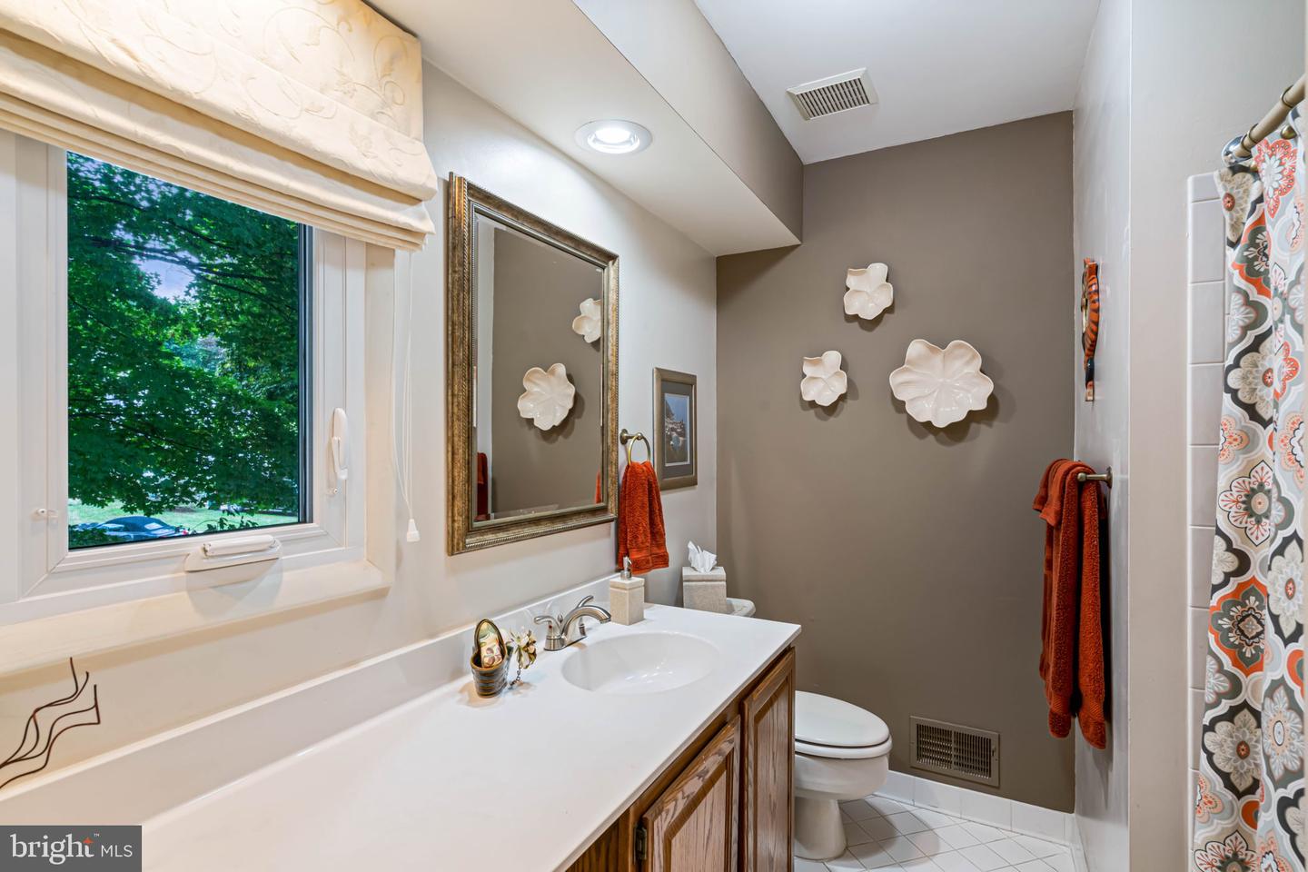 1583 Brass Lantern Way