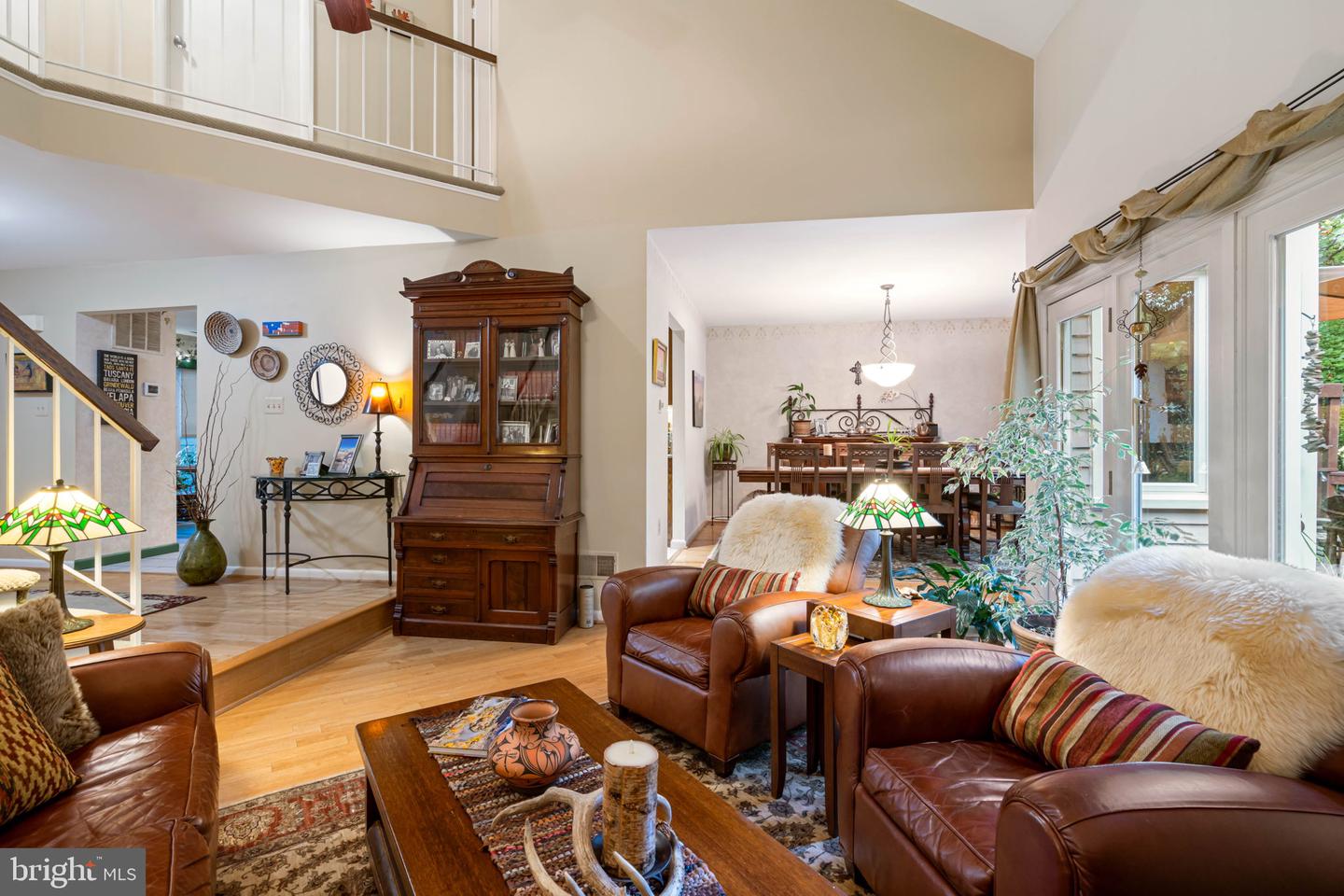 1583 Brass Lantern Way