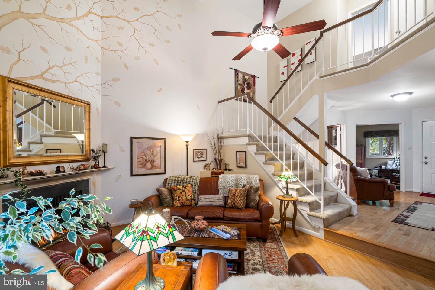 1583 Brass Lantern Way