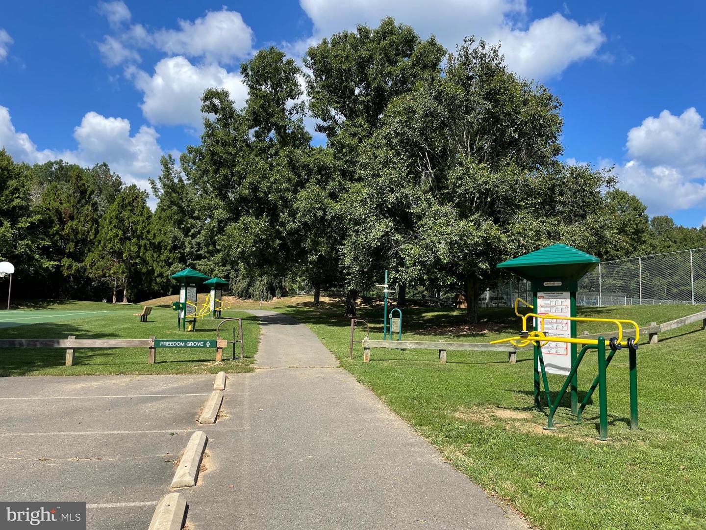 1583 Brass Lantern Way