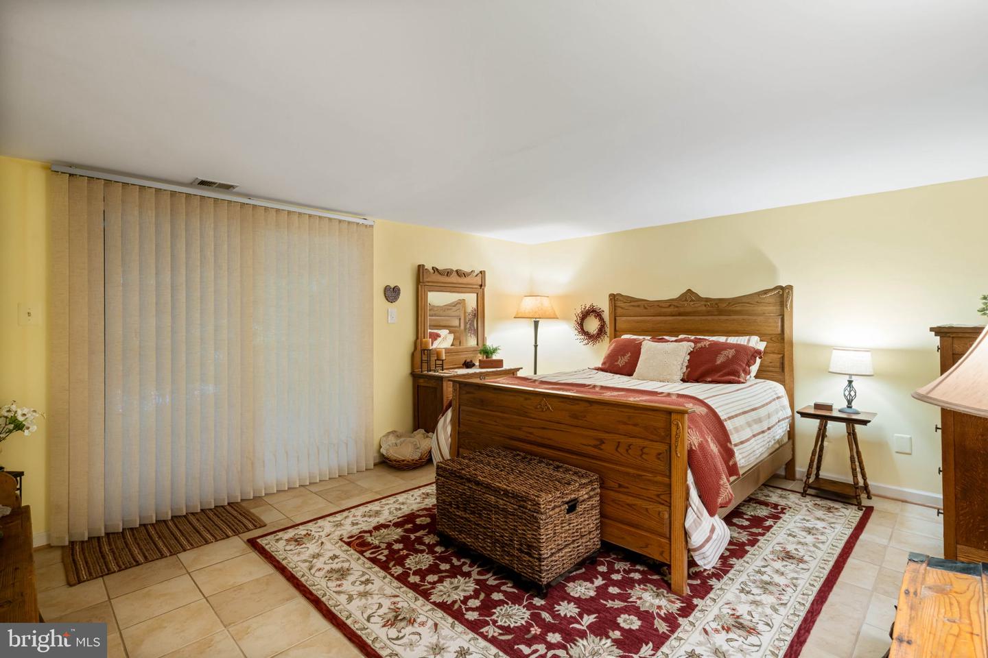 1583 Brass Lantern Way