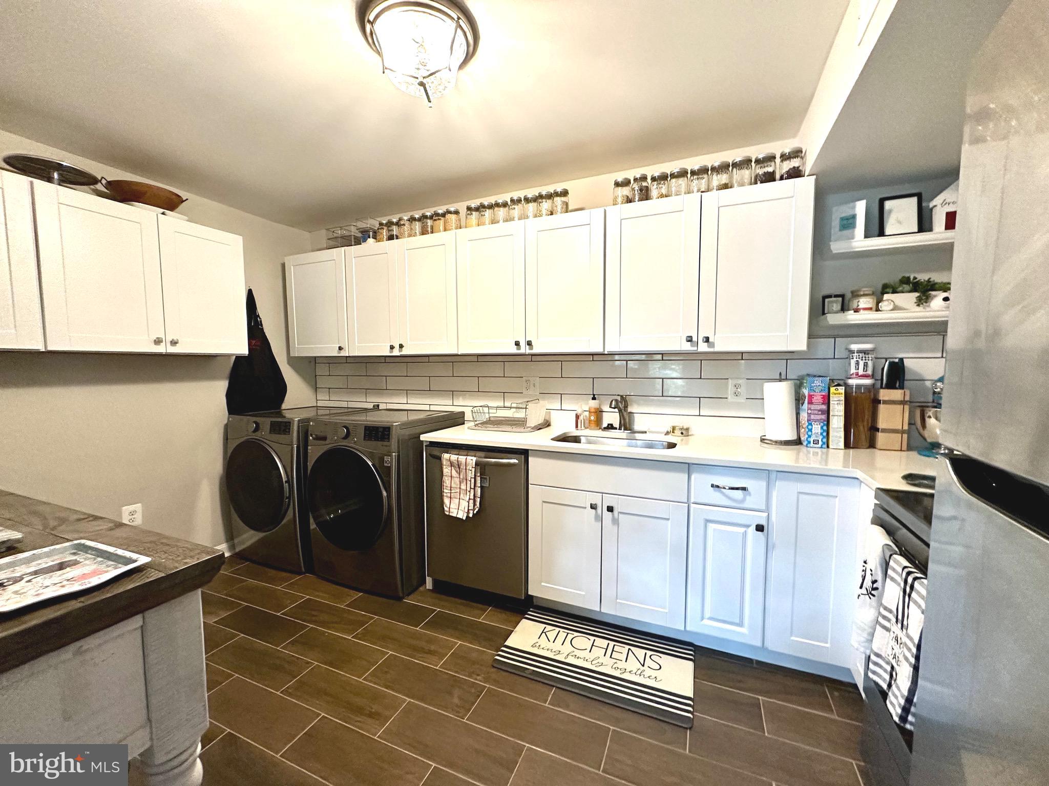 9715 Kings Crown Ct #102