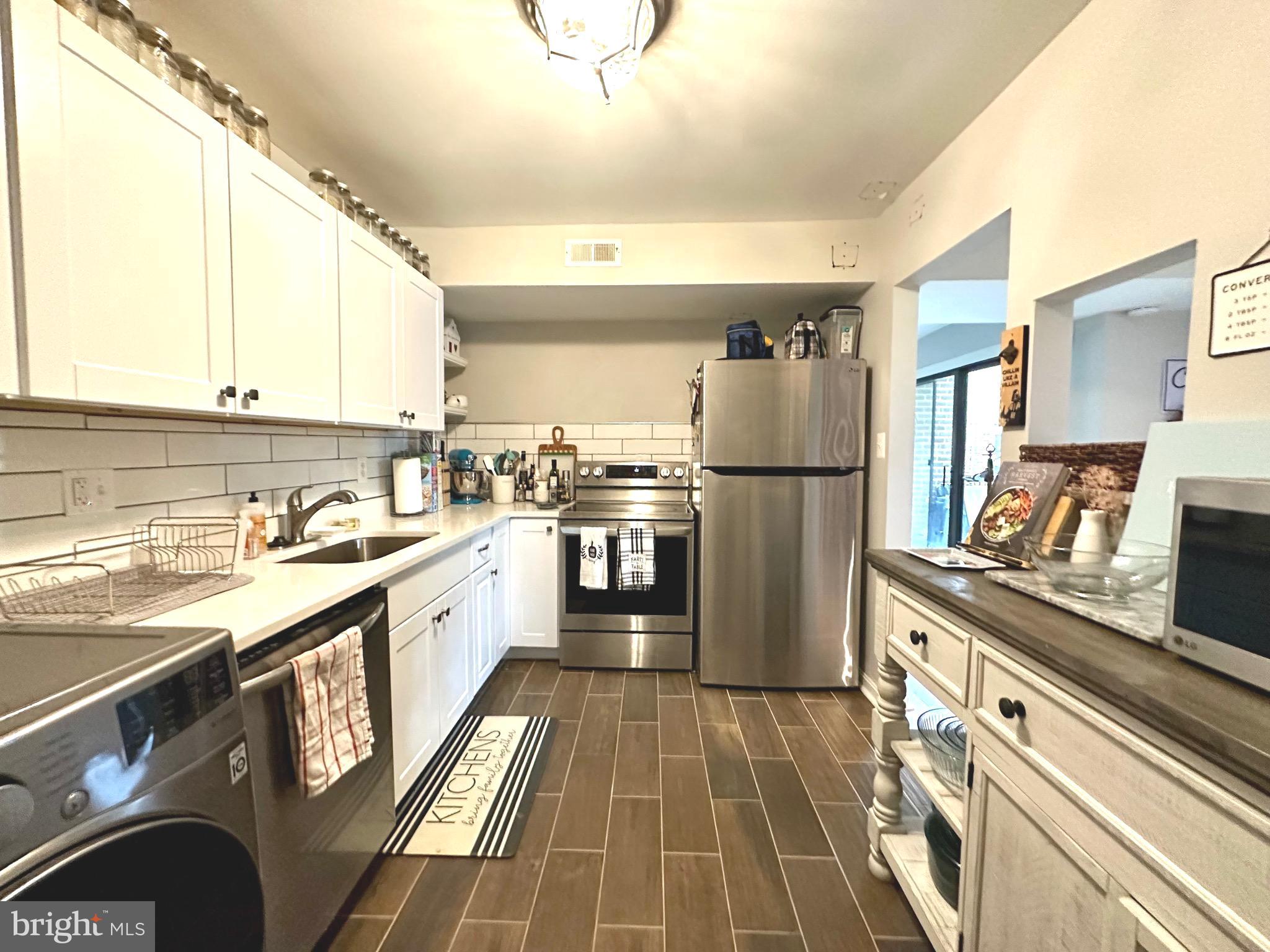 9715 Kings Crown Ct #102