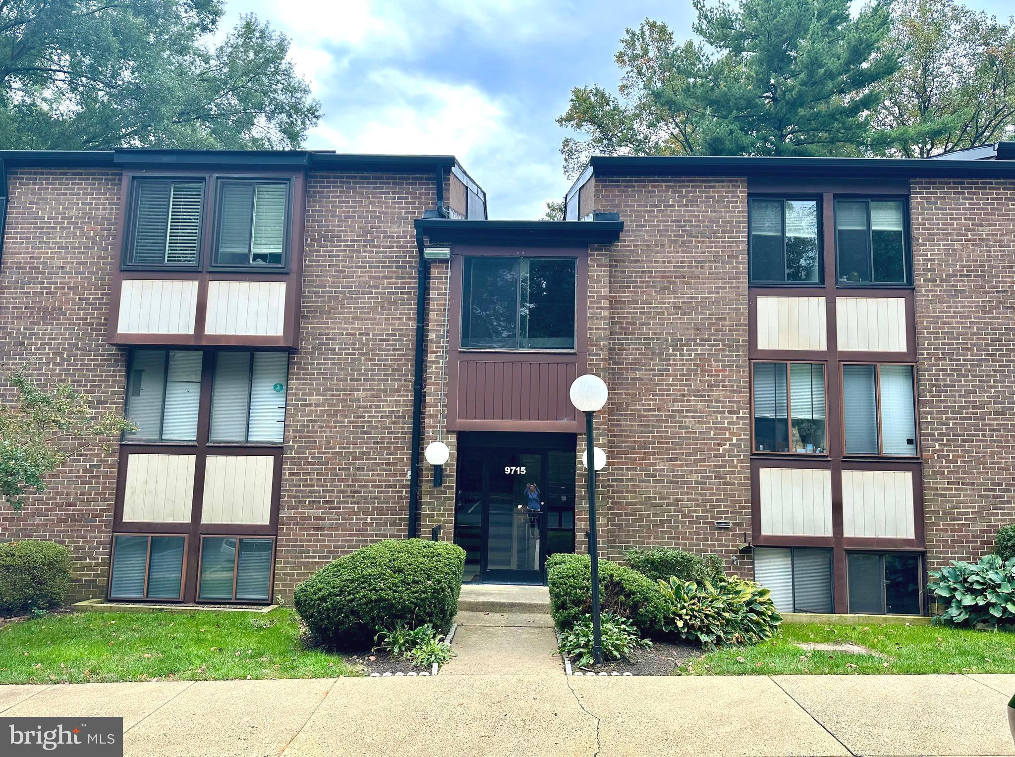 9715 Kings Crown Ct #102