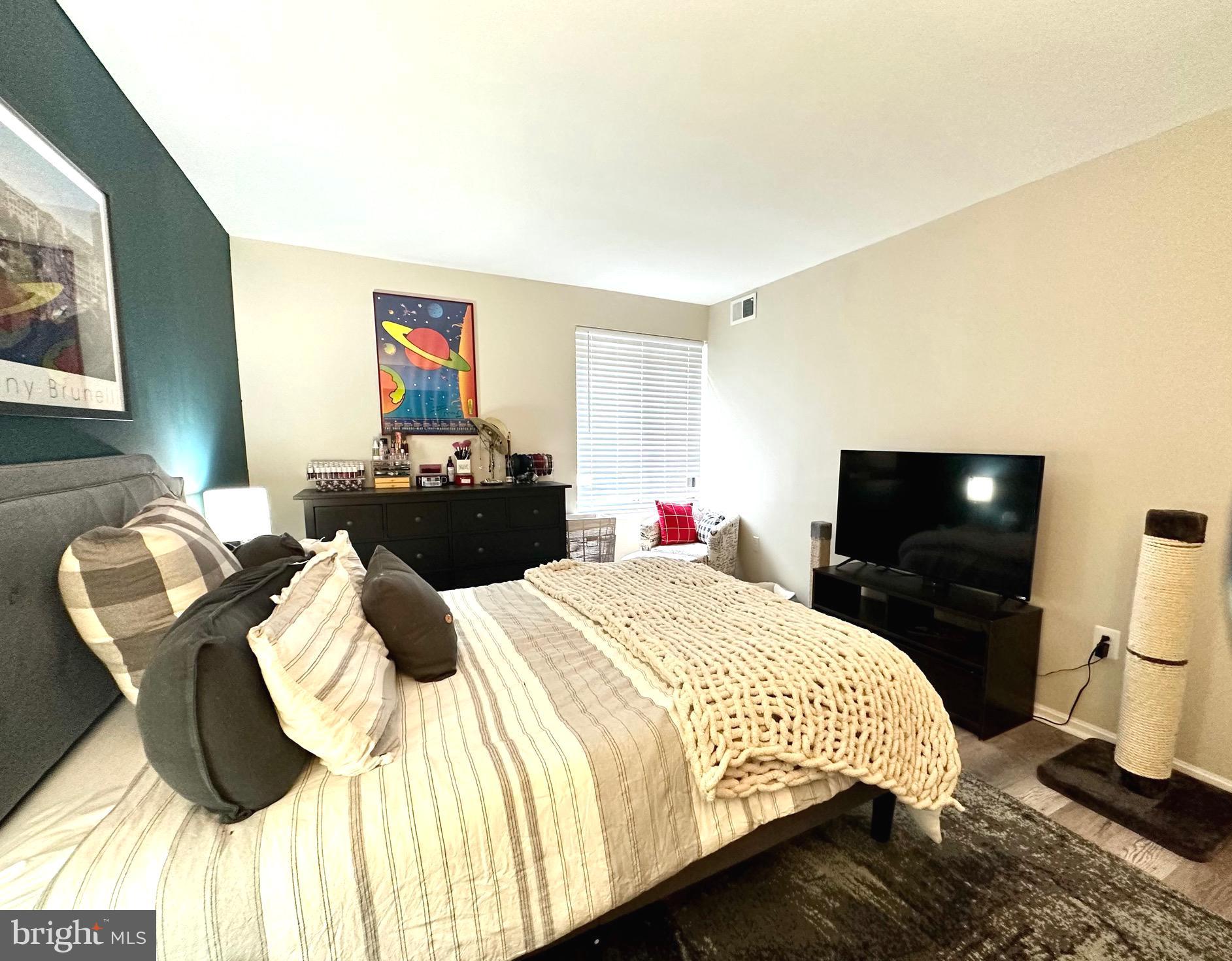 9715 Kings Crown Ct #102