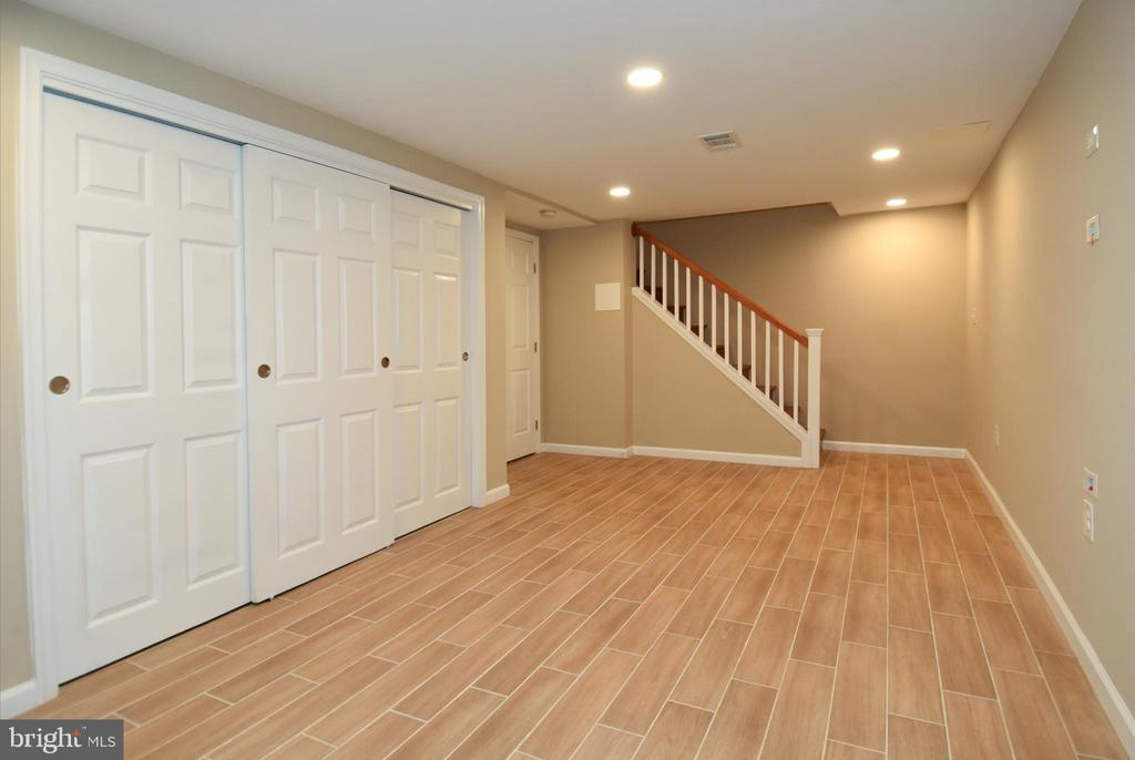 8328 SYRACUSE CIR