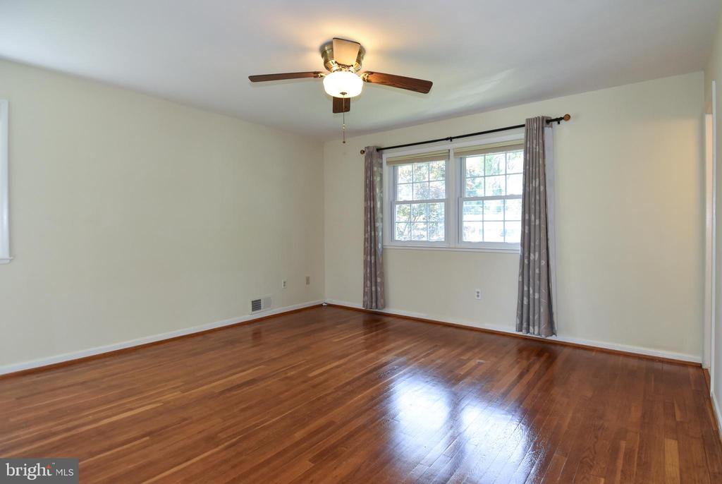 8328 SYRACUSE CIR