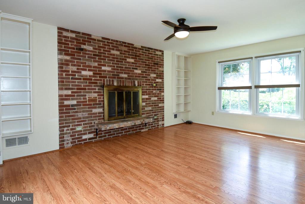 8328 SYRACUSE CIR