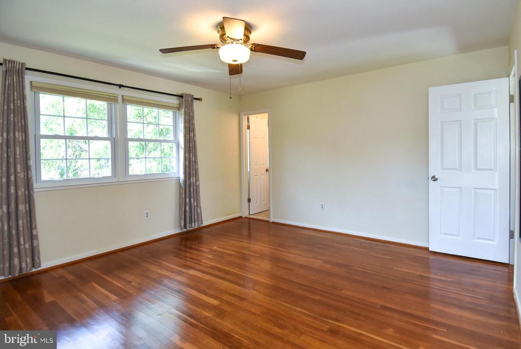 8328 SYRACUSE CIR