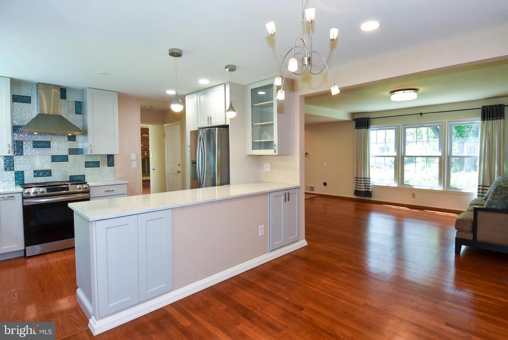 8328 SYRACUSE CIR