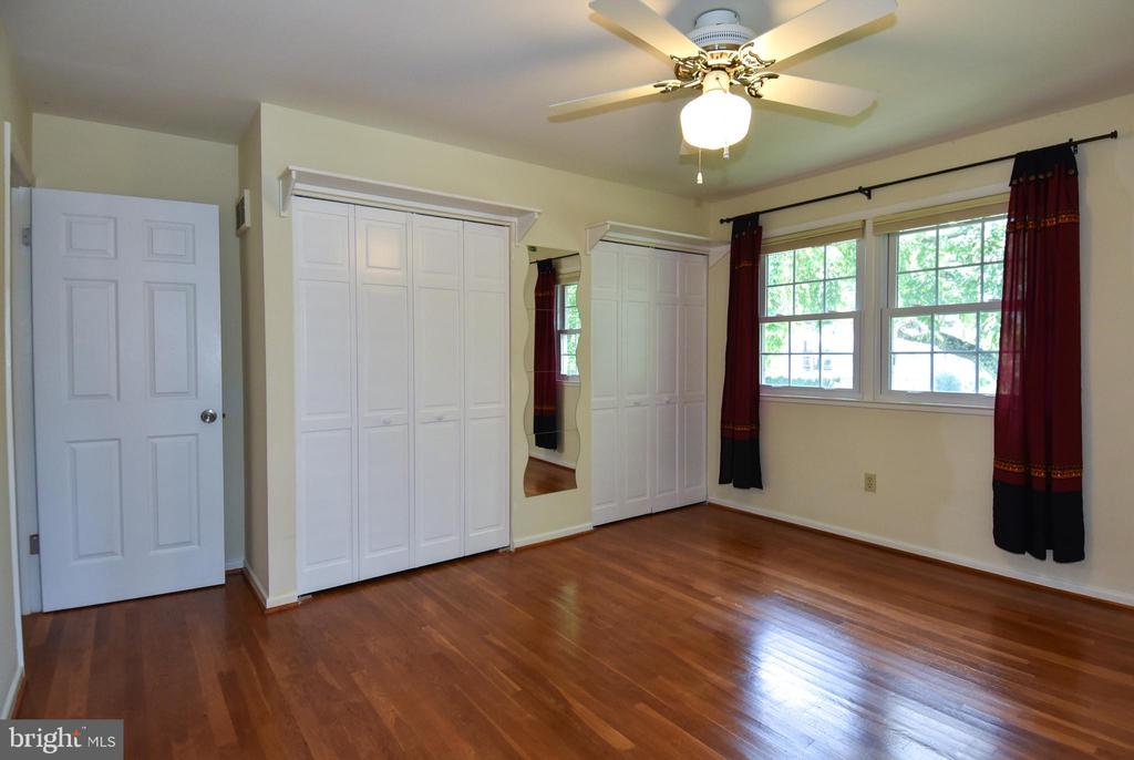 8328 SYRACUSE CIR